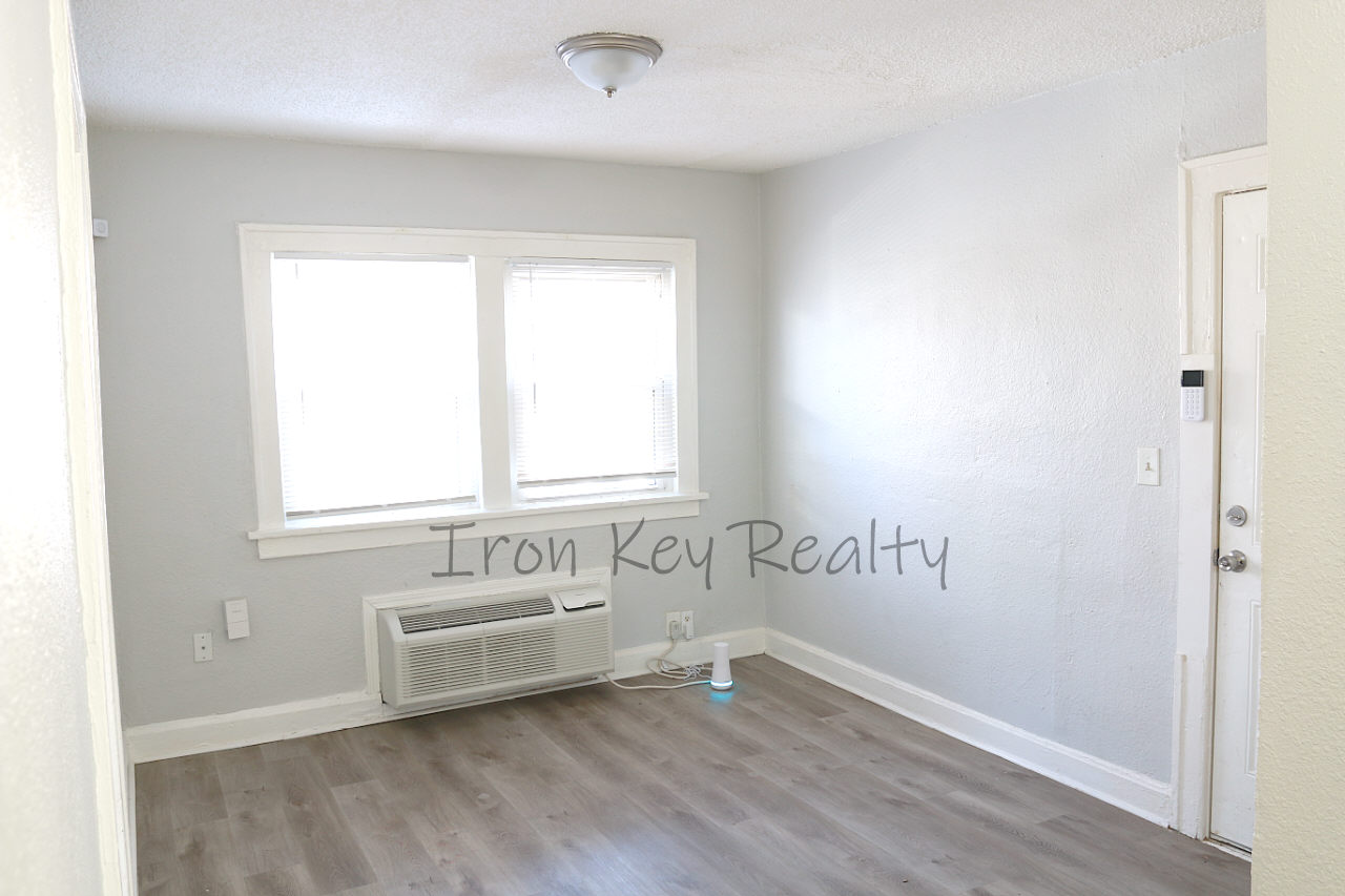 5121 Thompson Avenue - 3
